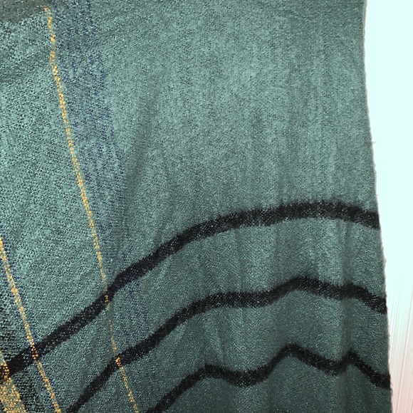 Free People Shawl - Super soft/cozy - Picture 4 of 5